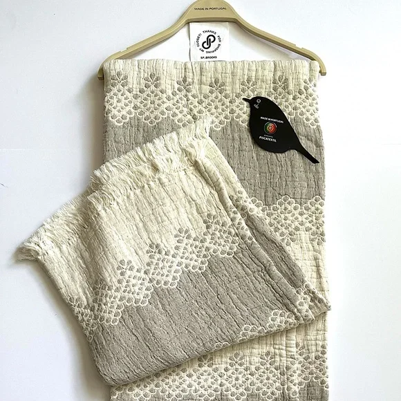 🎁Piscatextil Throw Blanket - Reversible Oatmeal and Taupe with Staggered Drops - Picture 3 of 7